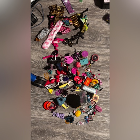 Selling all these as a lot asking for about 2500 lowest is 1500 - Picture 4 of 6